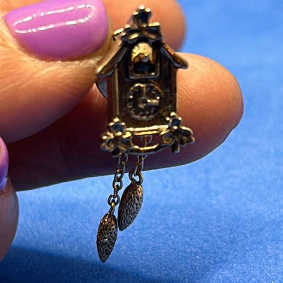 Avon Vtg. Coo Coo Clock tie tac pin. - Picture 5 of 13